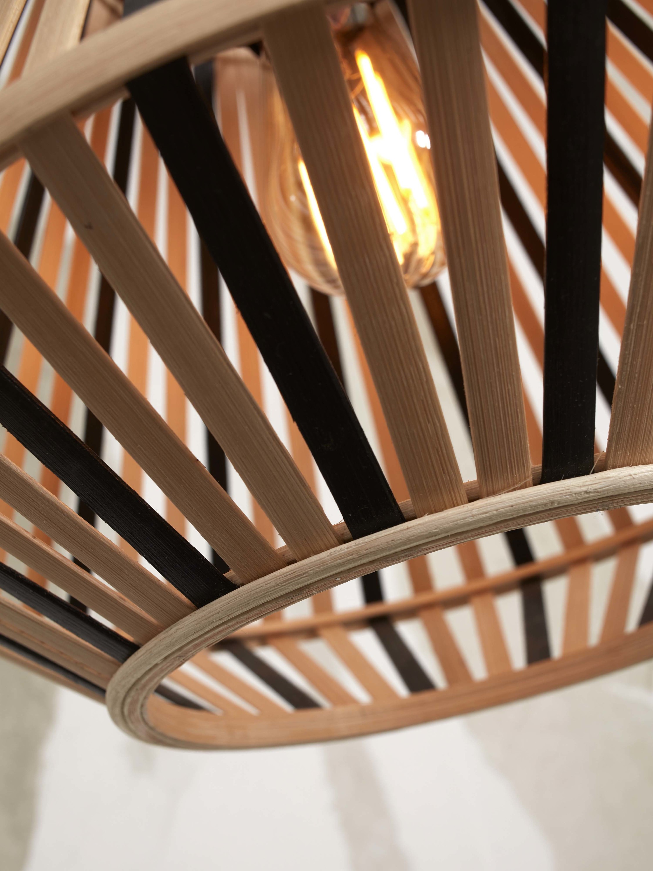 Hanging lamp Merapi bamboo/diamond 30xh.30cm, black/natural