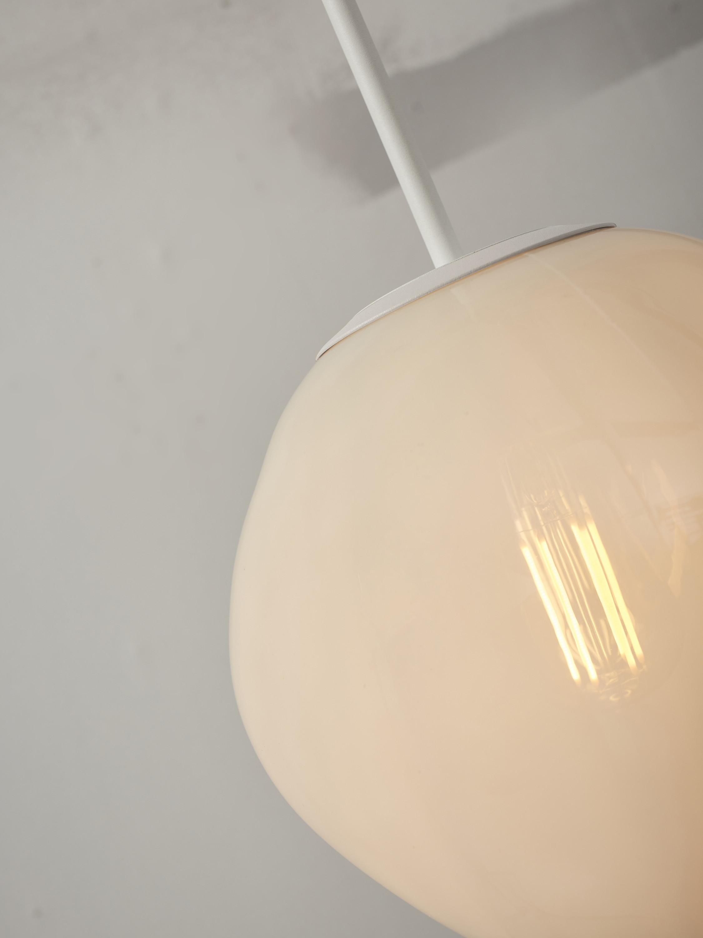 Hanging lamp Helsinki boulder, milk white